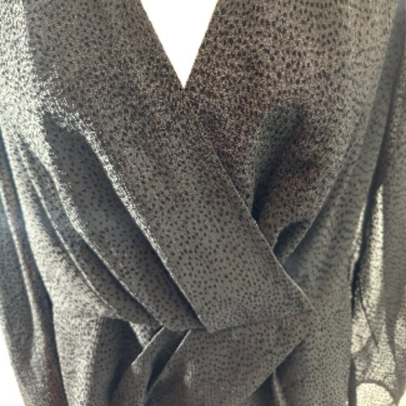 Express Black Solid Puff Sleeve V-Neck Top Size Large - Picture 6 of 8